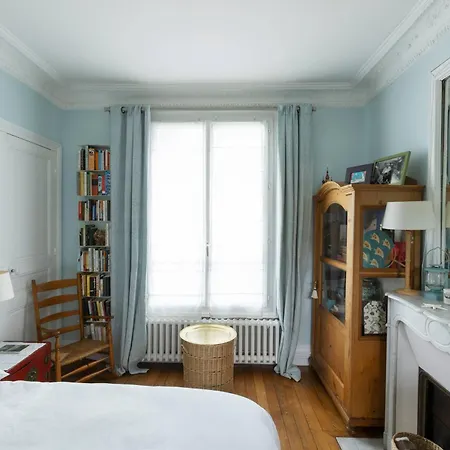 The Parisian Balcony باريس